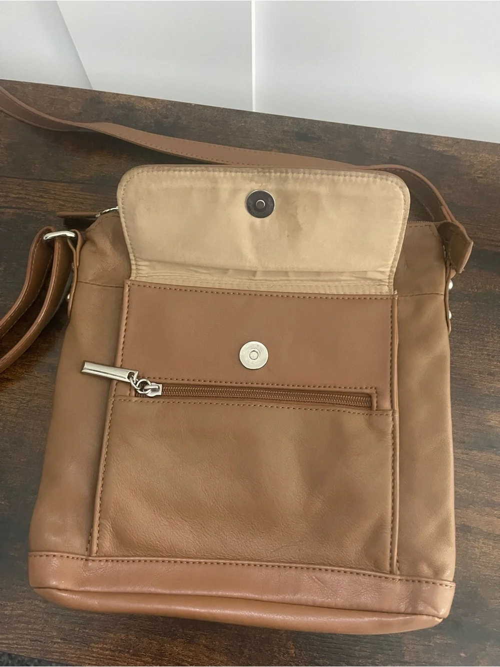 Giani Bernini sleek tan